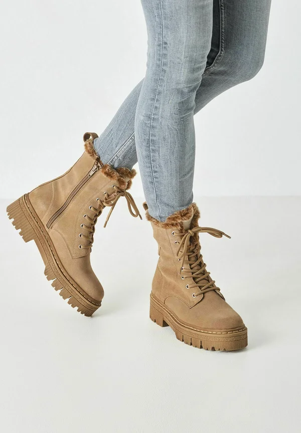 Winter boots - beige