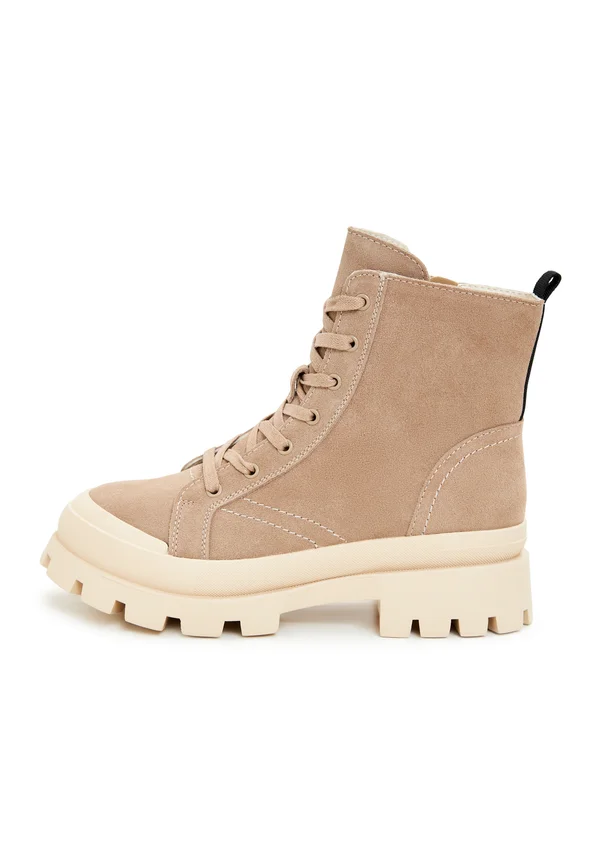 Winter boots - beige