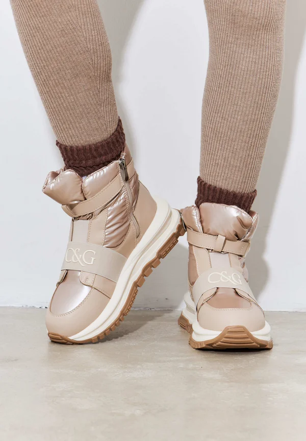 Winter boots - beige