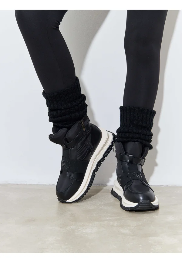 Winter boots - black