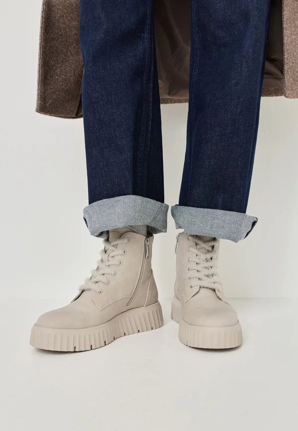 Winter boots - light grey
