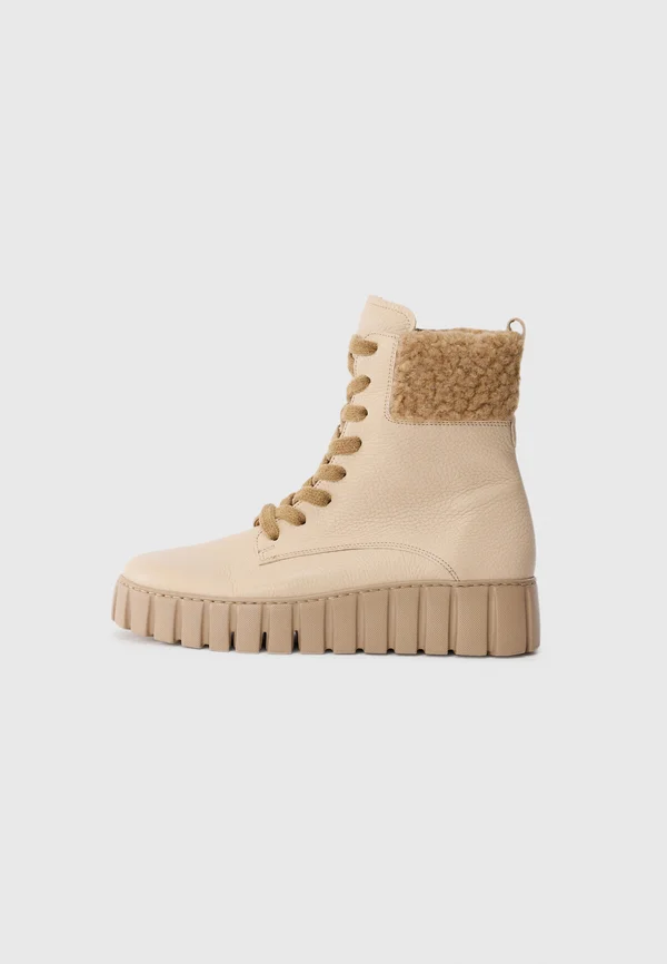 Winter boots - nivea/camel