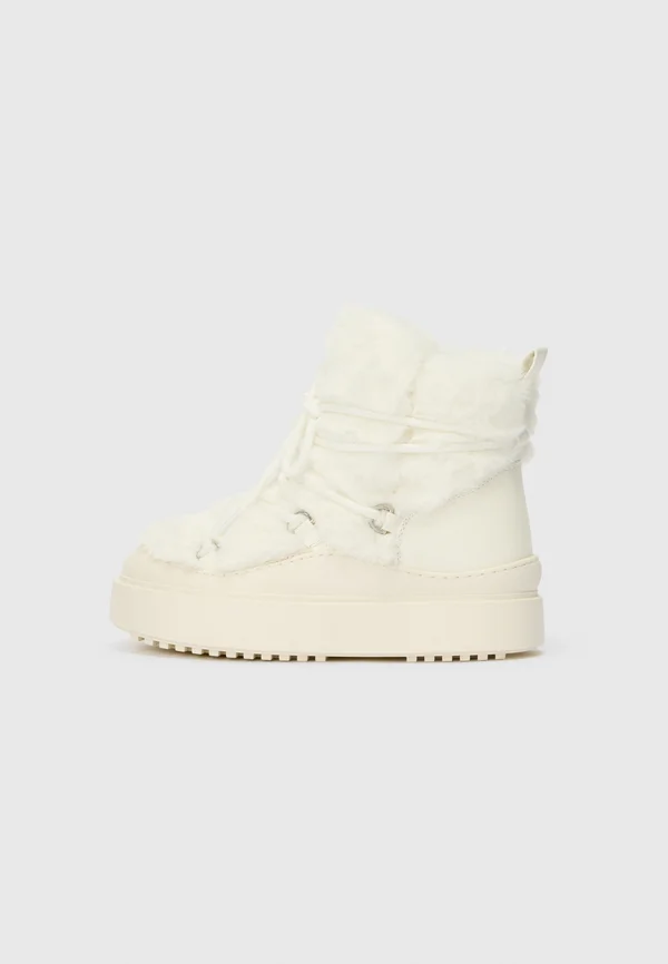 Winter boots - off-white