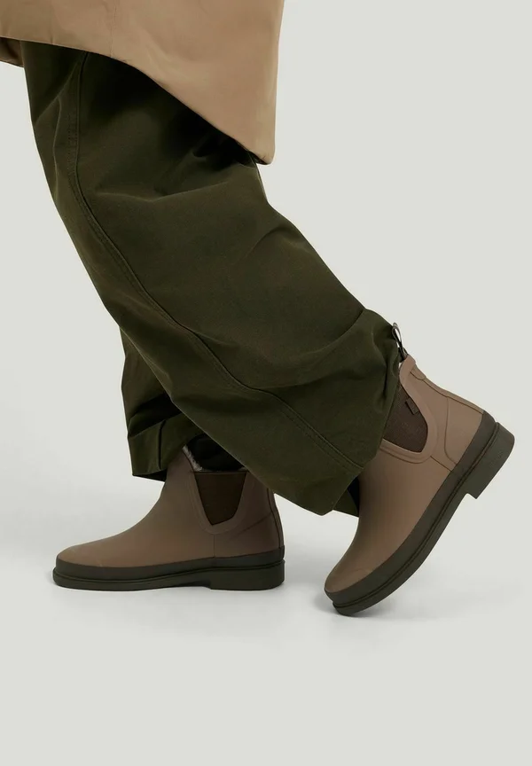 Winter boots - shitake