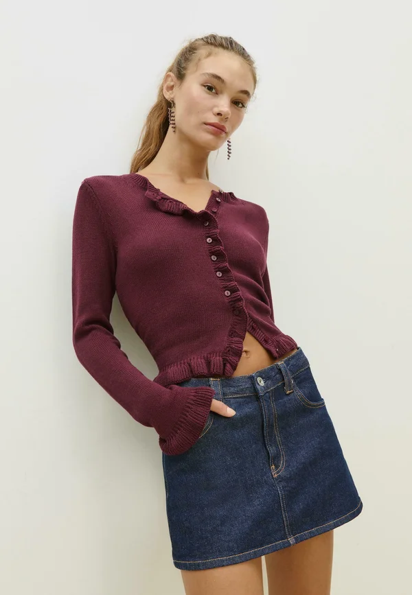 WITH BUTTONS AND RUFFLES - Cardigan - dark red