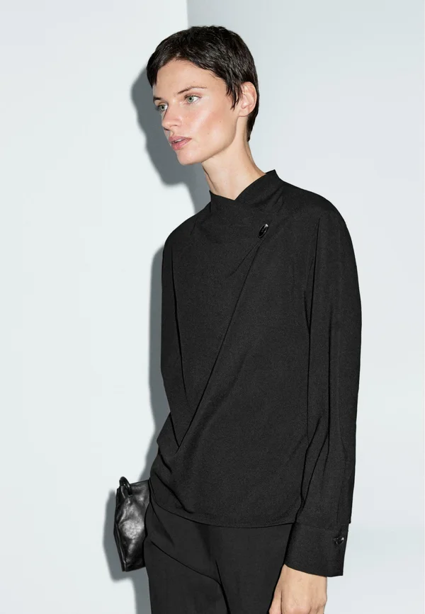 WITH CROSSOVER DETAIL AND BUTTON  - Blouse - black