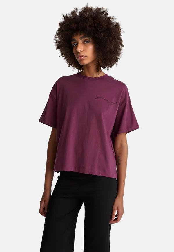 WITH SLOGAN PRINT - Print T-shirt - violet