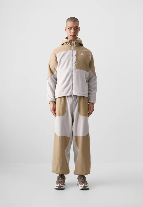 WOLF TREE PLUS - Fleece jacket - parachute beige/college grey/summit white