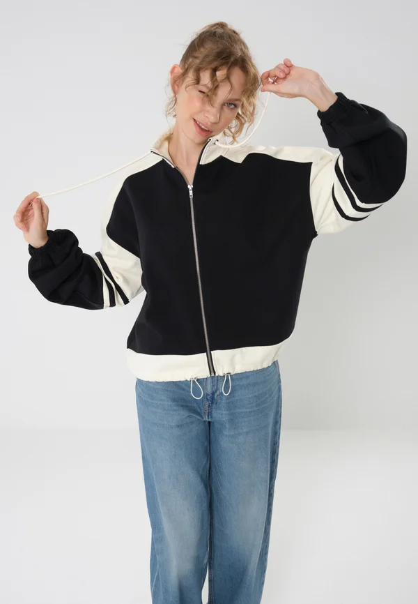 Zip-up sweatshirt - black