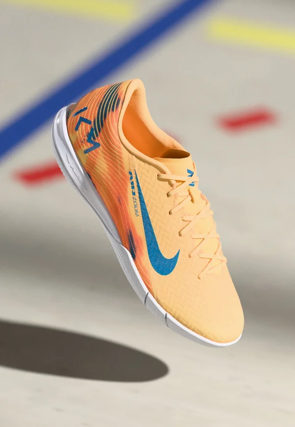 ZOOM VAPOR 16 ACADEMY KM IC - Indoor football boots - melon tint/neo turquoise/igloo