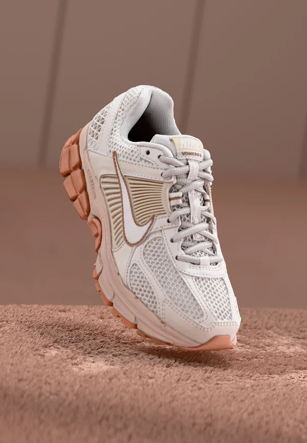 ZOOM VOMERO 5 - Trainers - phantom/summit white/particle beige/terra blush/mineral clay